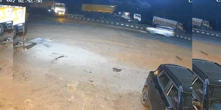 बिलासपुर में ट्रेलर ने स्कॉर्पियो को मारी रॉन्ग साइड टक्कर, 4 की मौत, गैस कटर से गाड़ी काटकर निकाले शव