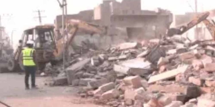 राजकोट में अतिक्रमण पर बड़ी कार्रवाई: 1400 से अधिक अवैध निर्माण ध्वस्त, लोगों में रोष