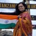 इंदौर की बेटी आंकाक्षा ने 19,000 फीट ऊंची किलिमंजारो चोटी पर चढ़ाई, साड़ी पहन लहराया तिरंगा