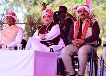 स्कूली बच्चों की प्रस्तुति से प्रभावित हुए केंद्रीय गृह मंत्री  शाह , ताली बजाकर बढ़ाया उत्साह