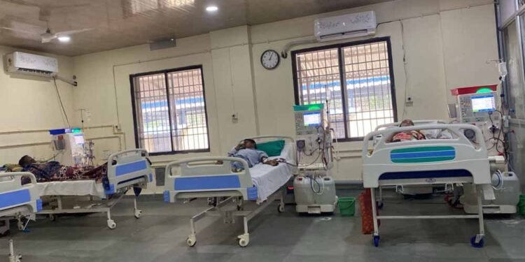 निरंतर डायलिसिस सेवाओं से किडनी मरीजों को राहत, निःशुल्क योजना बनी संबल