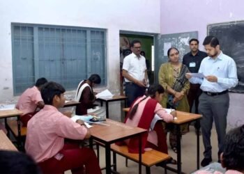 अंग्रेजी की परीक्षा में 269 परीक्षार्थी गैरहाजिर, कलेक्टर ने किया परीक्षा केन्द्रों का आकस्मिक निरीक्षण