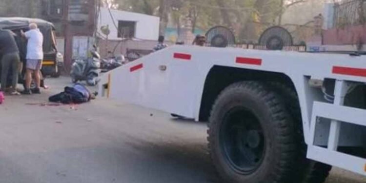 ट्रैफिक पुलिस की गाड़ी की चपेट में आए दो मासूम बच्चे, एक की मौके पर मौत