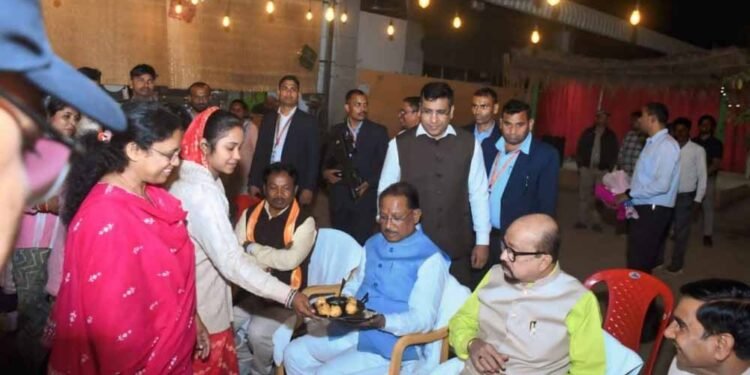 राज्यपाल डेका और CM साय ने काफिला रोककर देखी NH-30 के कार्य की प्रगति, अधिकारियों को गुणवत्ता पूर्ण निर्माण के दिए निर्देश