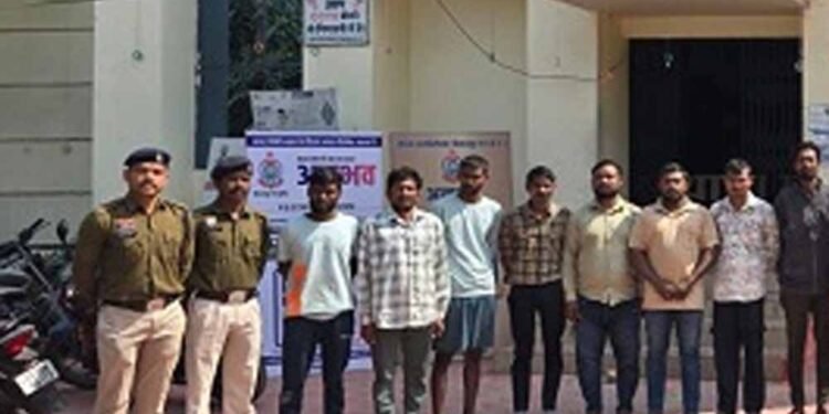 कांम्बिंग गश्त में 126 वारंटी और 11 फरार आरोपी पकड़े, 300 जवानों ने संभाला मोर्चा