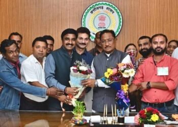 मुख्यमंत्री से छत्तीसगढ़ कर्मचारी अधिकारी फेडरेशन के प्रतिनिधिमंडल ने की मुलाकात मुख्यमंत्री  विष्णुदेव साय