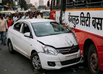 बेंगलुरु में बस से टकराई तेज रफ्तार कार, 5 लोगों की मौत