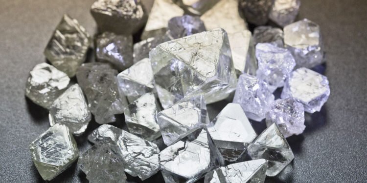 पन्ना में पहली बार संयुक्त हीरा नीलामी, 3 साल बाद चमकेगा व्यवसाय