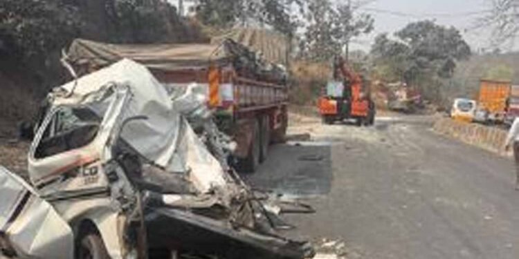 गुजरात के वलसाड में दर्दनाक सड़क हादसा: एक ही परिवार के 7 लोगों की मौत