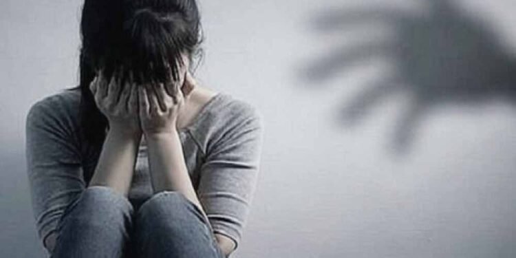 इंदौर मामला: कोचिंग सेंटर में छात्रा से छेड़छाड़ का आरोप, गुस्साए परिजनों ने मैनेजर को पीटा