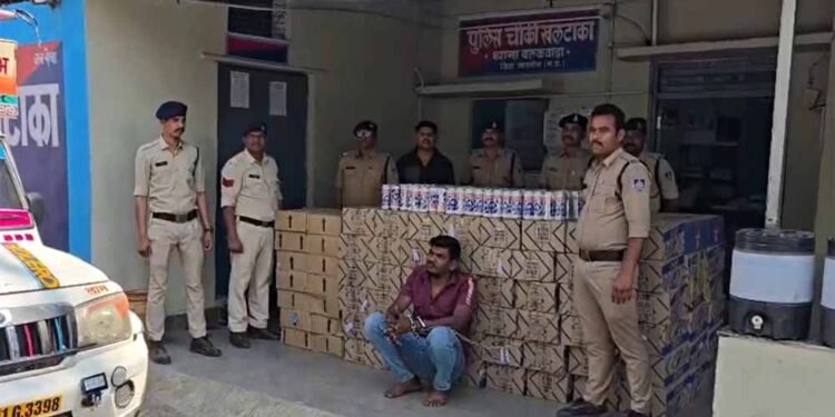 नशे के खिलाफ पुलिस का बड़ा एक्शन, खरगोन में पिकअप से 170 पेटी अवैध शराब जब्त