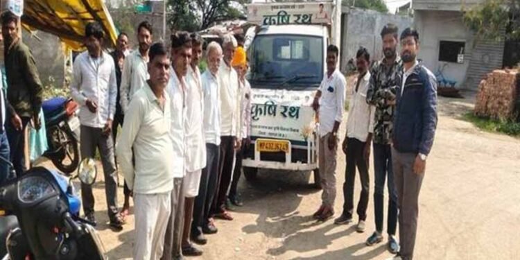 कृषि रथ के माध्यम से किसानों को बताया प्राकृतिक और जैविक खेती का महत्व