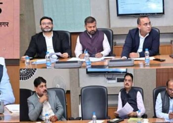 मुख्य सचिव ने रेल परियोजनाओं की समीक्षा की