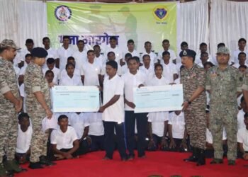 अमित शाह के दौरे से पहले 103 नक्सलियों का सरेंडर: 49 पर ₹1.06 करोड़ का इनाम, PPCM–ACM रैंक के नक्सली भी