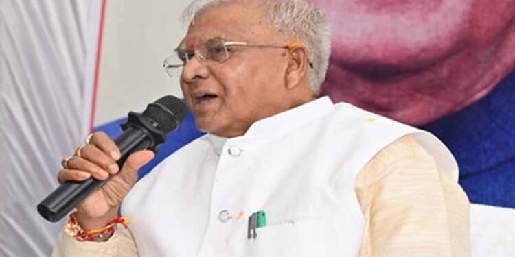 सेवा, समर्पण और संकल्प के साथ करें कार्य : राज्यपाल  पटेल