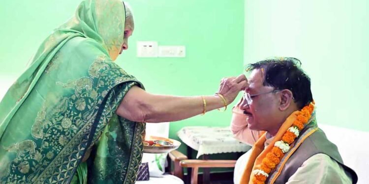 माँ का आशीर्वाद और अपार जनस्नेह : बगिया में आत्मीयता के साथ मना मुख्यमंत्री का जन्मदिन