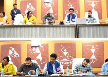 मुख सचिव  सोनमणि बोरा की अध्यक्षता में उच्च स्तरीय प्रमाणीकरण छानबीन समिति की बैठक