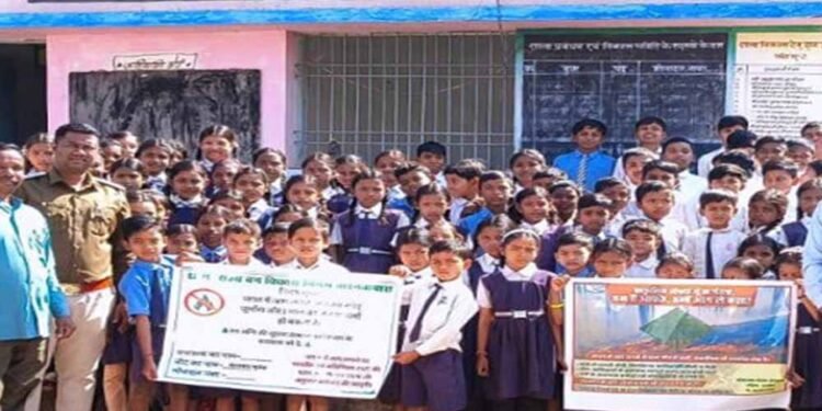 वन अग्नि सुरक्षा को लेकर जागरूकता अभियान, ग्रामीणों व विद्यार्थियों ने संरक्षण की ली शपथ