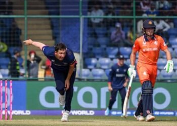 शुरुआत में ही नीदरलैंड बैकफुट पर, लेविट सस्ते में पवेलियन लौटे