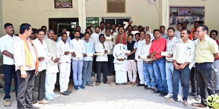 उपमुख्यमंत्री ने कबीर कुटियों को वाद्ययंत्रों के लिए 4.25 लाख रूपए का किया वितरण