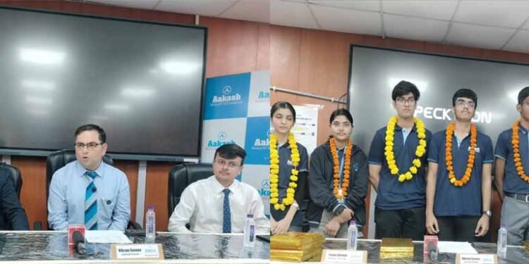 आकाश इंस्टीट्यूट भोपाल के तनिष्क सिंघल बने भोपाल टॉपर