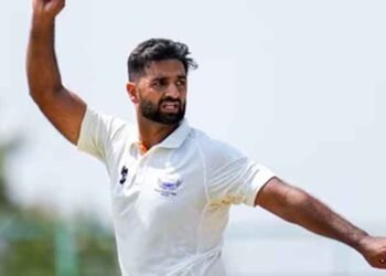 आकिब नबी डार कौन हैं? रणजी ट्रॉफी 2025-26 में ‘प्लेयर ऑफ द सीरीज’ बनकर चमके, IPL में भी कमा चुके करोड़ों