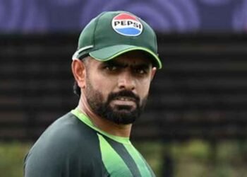 बाबर आज़म पर बढ़ी आलोचना, संकट की घड़ी में रवि शास्त्री और रिकी पोंटिंग बने संबल