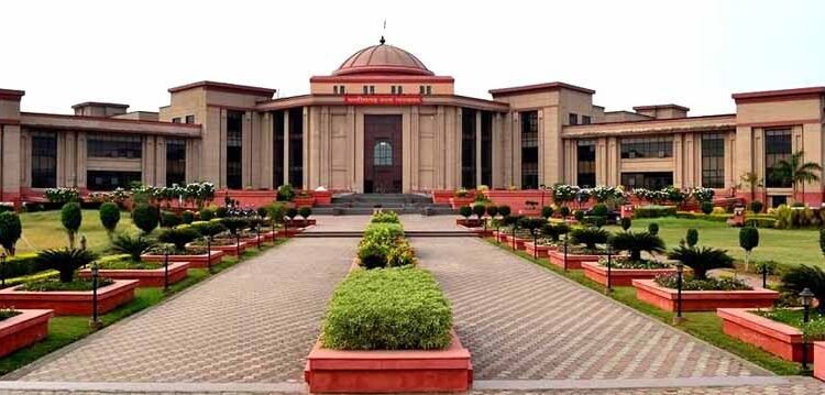 हाईकोर्ट का बड़ा आदेश: रिटायरमेंट के 6 महीने बाद GPF वसूली अवैध, रिटायर्ड लेक्चरर को मिली राहत