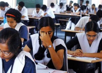 CBSE की बड़ी लापरवाही: गणित का पेपर कम पड़ने पर परीक्षा तीन शिफ्ट में कराई गई
