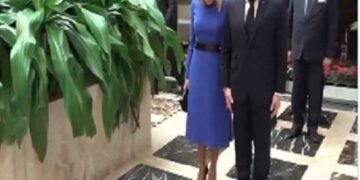 मैक्रों का मुंबई दौरा: 26/11 के शहीदों को श्रद्धांजलि, भावुक हुआ माहौल