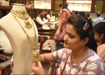 Gold-Silver Rate में बड़ा ट्विस्ट! क्रैश के बाद चांदी ने मारी छलांग, सोने की कीमत में भी उछाल