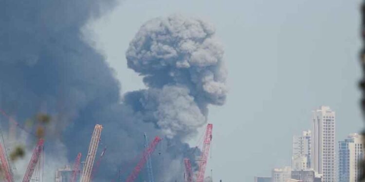 बहरीन से कतर तक ईरान का मिसाइल हमला, दुबई तक गूंजे धमाके