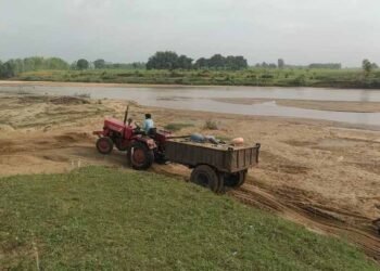 धुम्मा गोडरी नदी में रेत का अवैध खनन, प्रशासन की भूमिका पर उठे सवाल