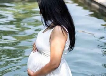 मैटरनिटी फोटोशूट बना मातम: पानी के पूल में गिरा मासूम, दर्दनाक मौत