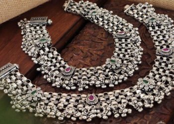 चांदी में गिरावट का सिलसिला जारी, ₹16000 तक सस्ती हुई कीमतें, सोने में भी हल्की गिरावट