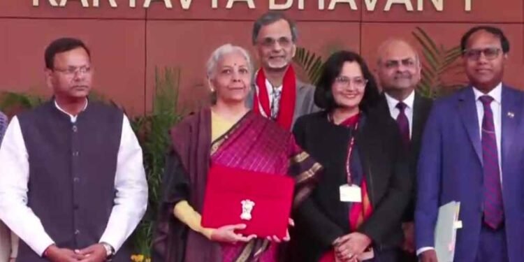 इन्फ्रास्ट्रक्चर को बूस्ट: सड़क-रेल-मेट्रो के लिए रिकॉर्ड फंडिंग, ₹12.20 लाख करोड़ कैपेक्स से छोटे शहरों को मिलेगी नई रफ्तार