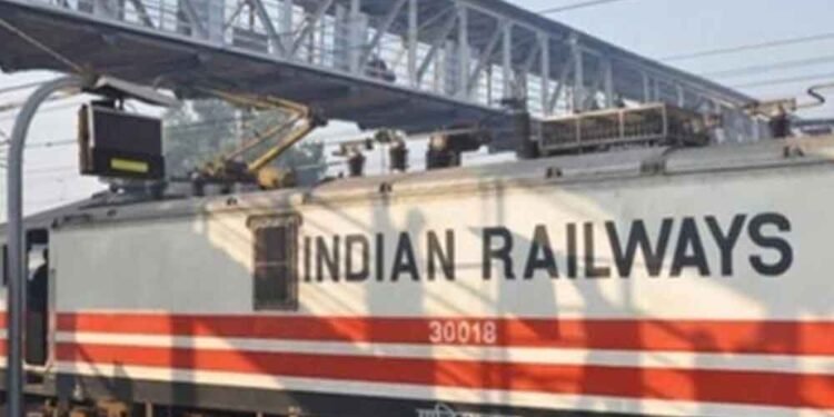 होली पर घर जाने वालों के लिए खुशखबरी: रेलवे की 30 स्पेशल ट्रेनें, मुंबई से बिहार-पूर्वांचल तक सफर आसान