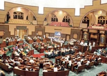 मप्र विधानसभा सत्र शुरू: इंदौर मौतों पर कांग्रेस ने किया प्रदर्शन, हंगामे के बीच पेश होगा अनुपूरक बजट