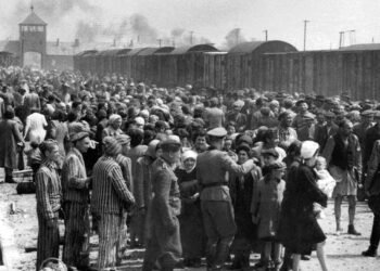 हिटलर का खौफनाक नाजी कैंप: जहां इंसानियत तड़प-तड़प कर मरी, इतिहास पढ़कर कांप उठेगी रूह