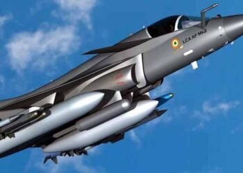 राफेल जैसी ताकत वाला तेजस MK-2 फाइटर जेट तैयार… बंकर-बस्टर मिसाइलों से दुश्मन की नींद उड़ाएगा