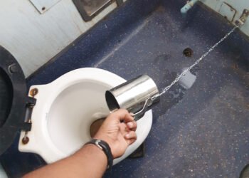 ट्रेन के टॉयलेट से हटेंगे चेन वाले मग, रेलवे ने लिया बड़ा फैसला