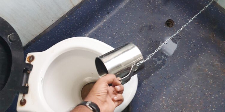 ट्रेन के टॉयलेट से हटेंगे चेन वाले मग, रेलवे ने लिया बड़ा फैसला