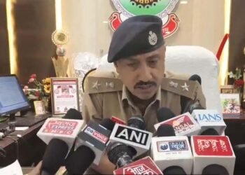 पामगढ़ में विवाद ने लिया खतरनाक मोड़: रिटायर्ड फौजी की लाइसेंसी पिस्टल से चली गोली, युवक घायल