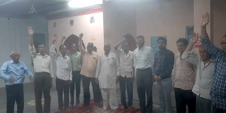 माँ मोटी माता परिसर में ताप्ती–नर्मदा रेल लाइन को लेकर बैठक संपन्न हुई