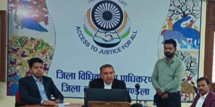 बीमा कंपनी के अधिकारी एवं अधिवक्तागणों के साथ नेशनल लोक अदालत 14 मार्च को