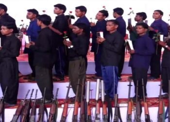 छत्तीसगढ़ में 106 नक्सली सरेंडर, सिर पर 3.95 करोड़ रुपए का इनाम था