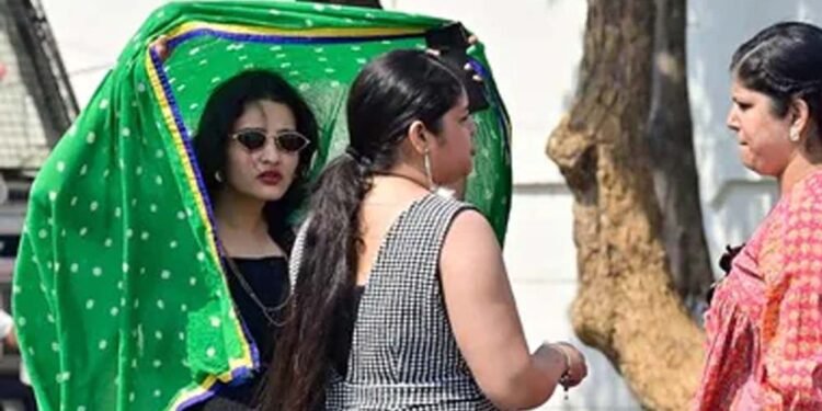 सीजन में पहली बार 40 डिग्री तक पहुंचा पारा, कई शहरों में सामान्य से 5-7 डिग्री ज्यादा तापमान