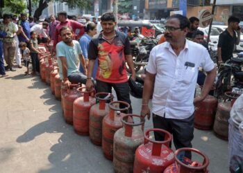 एमपी में LPG संकट: रायसेन में सिलेंडर लेकर चक्काजाम, बुकिंग सर्वर ठप, 7-8 दिन में भी सप्लाई नहीं