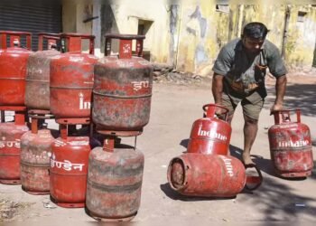 मंडीदीप में एलपीजी एजेंसी पर प्रशासन का छापा, 200 से ज़्यादा सिलेंडर ज़ब्त, जबलपुर में हॉकरों के घर पुलिस का छापा