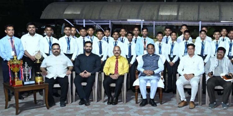 CM साय ने द ग्रेट इंडिया सैनिक स्कूल के छात्रों को राष्ट्रीय मिलिट्री पाइप बैंड प्रतियोगिता में तृतीय स्थान पर बधाई दी